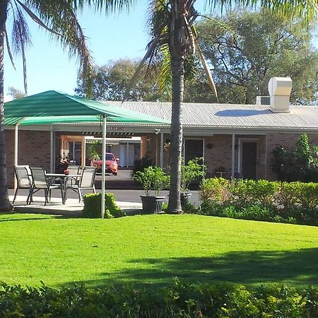 Charleville Waltzing Matilda Motor Inn Dış mekan fotoğraf