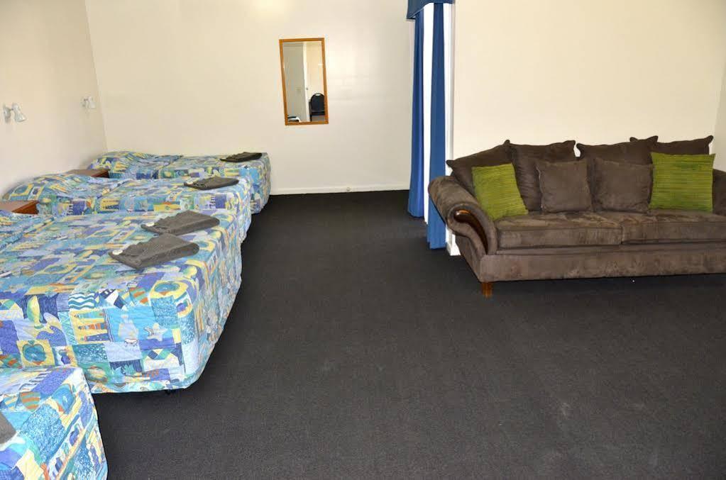 Charleville Waltzing Matilda Motor Inn Dış mekan fotoğraf