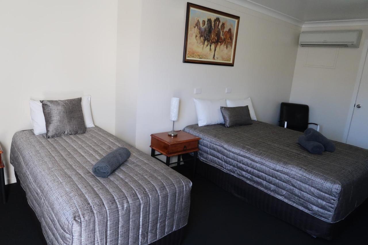 Charleville Waltzing Matilda Motor Inn Dış mekan fotoğraf