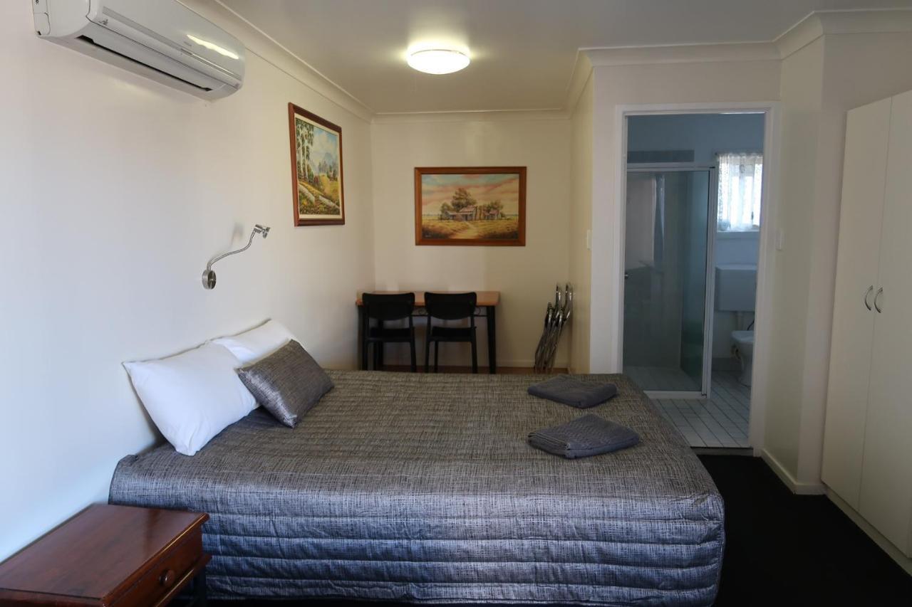 Charleville Waltzing Matilda Motor Inn Dış mekan fotoğraf
