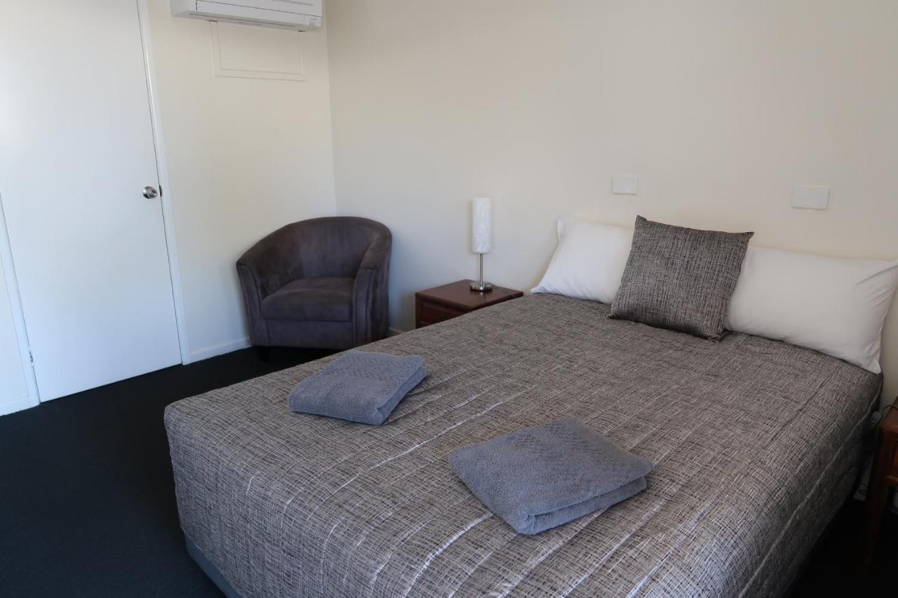 Charleville Waltzing Matilda Motor Inn Dış mekan fotoğraf