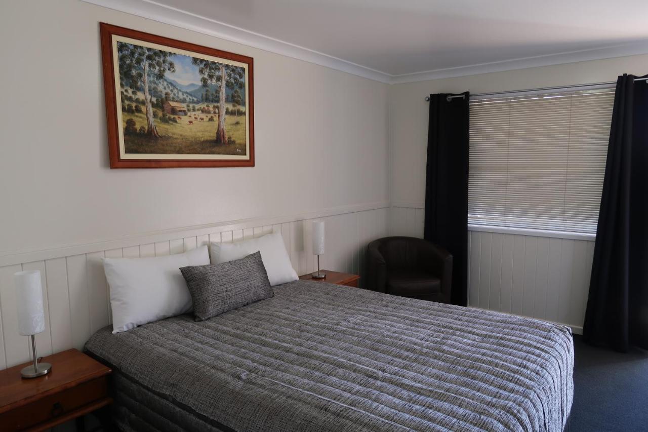 Charleville Waltzing Matilda Motor Inn Dış mekan fotoğraf