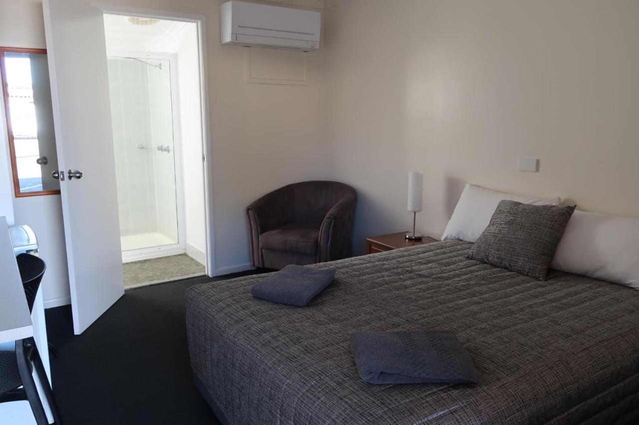 Charleville Waltzing Matilda Motor Inn Dış mekan fotoğraf