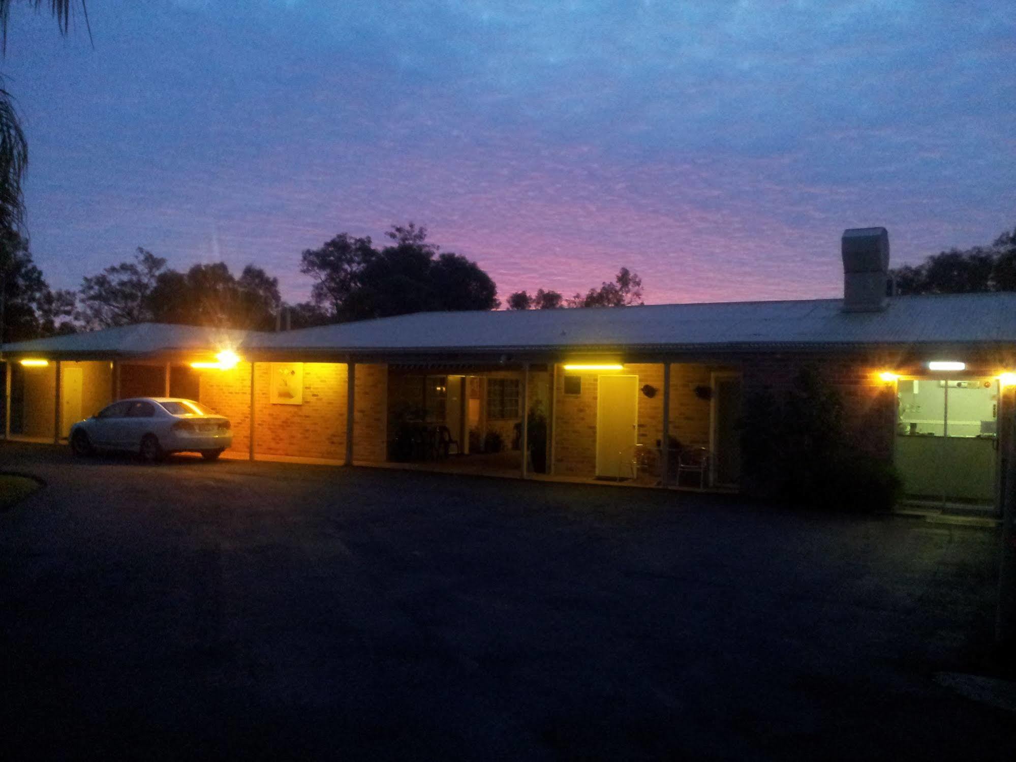Charleville Waltzing Matilda Motor Inn Dış mekan fotoğraf