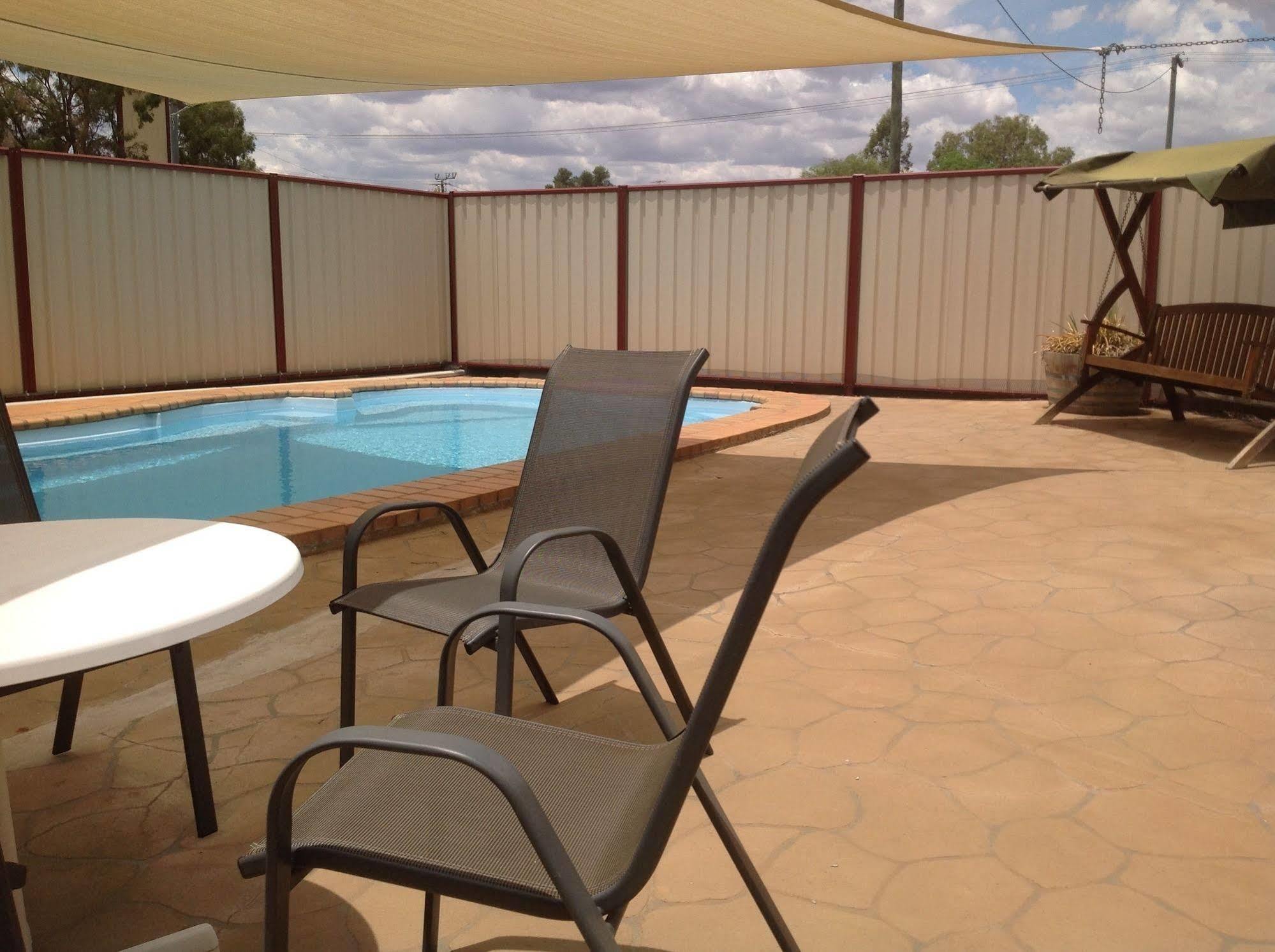 Charleville Waltzing Matilda Motor Inn Dış mekan fotoğraf